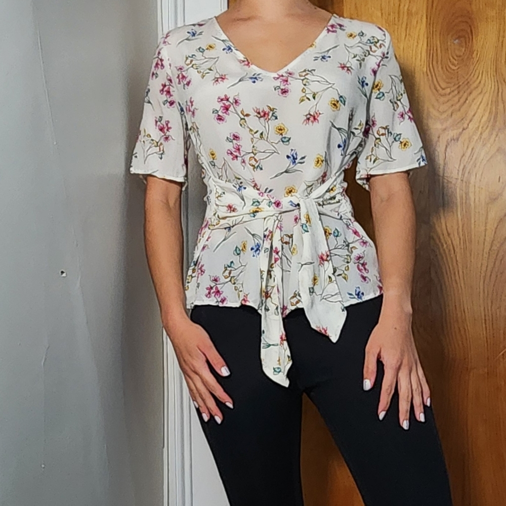 AMOUR VERT Sustainable Silk Tie Blouse